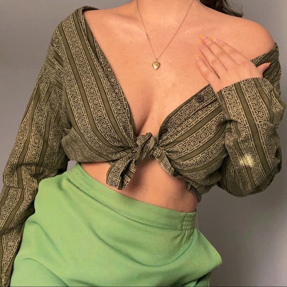 Sage green 🌿🍃patterned blouse - Picture 1 of 4